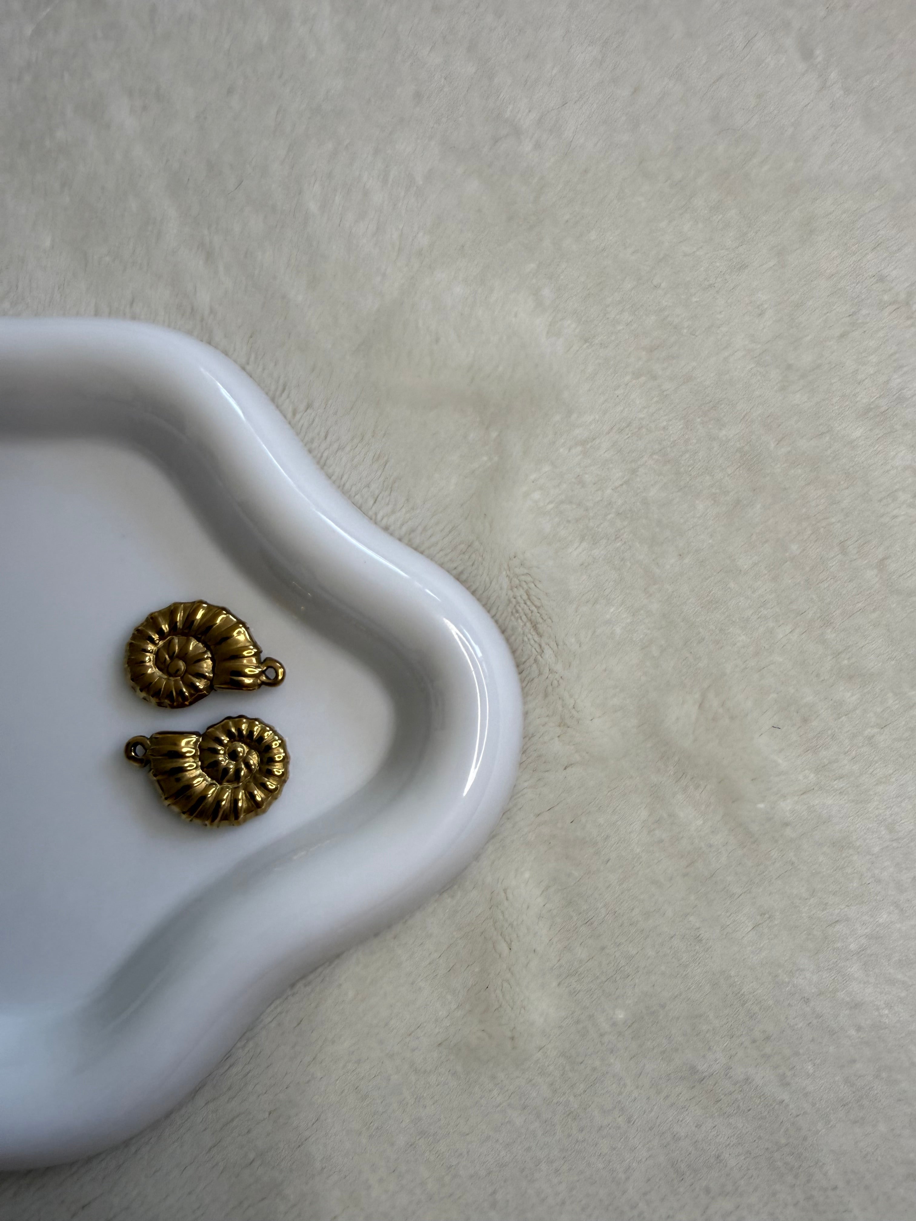 Charms coquille en or